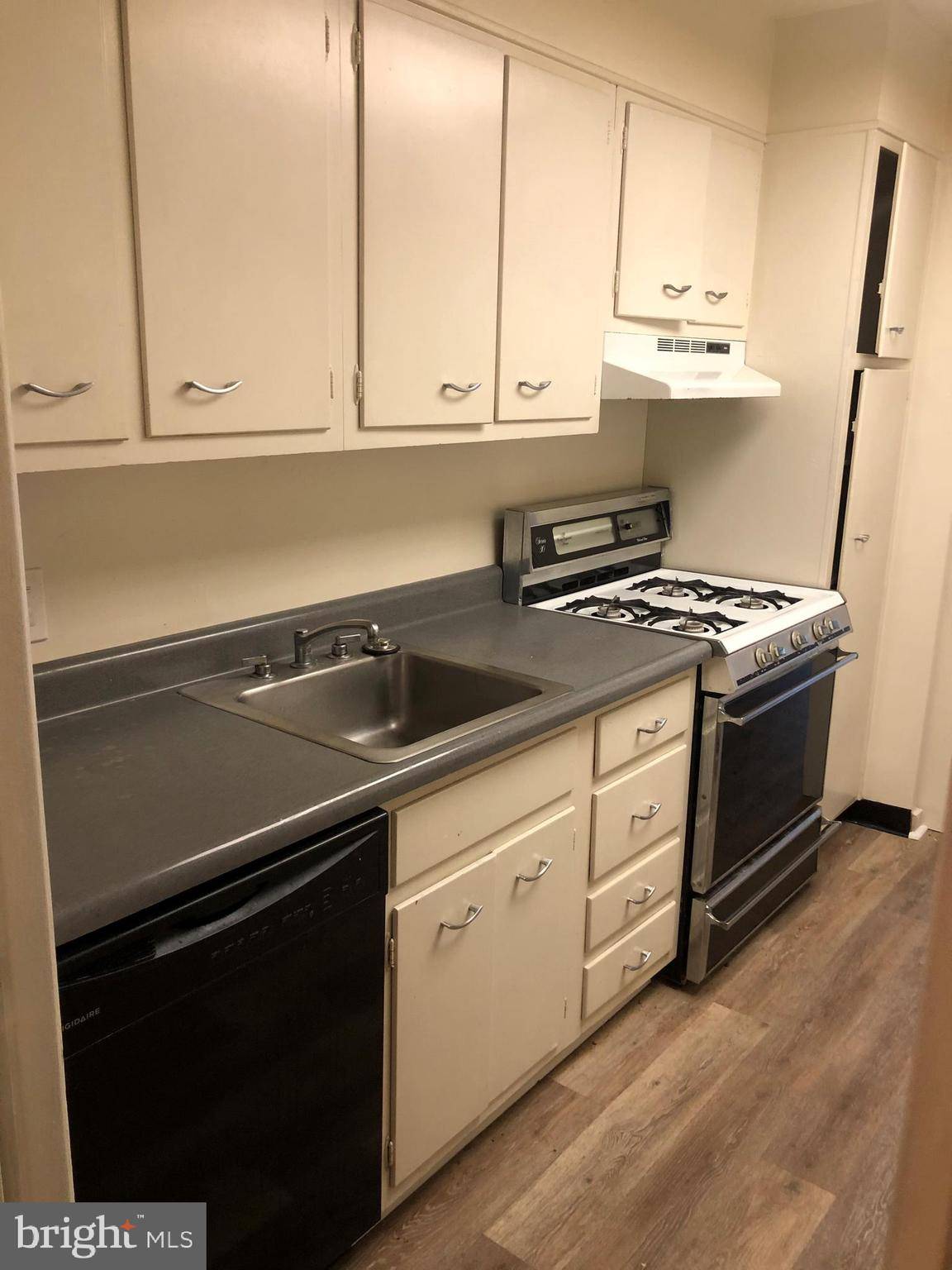 Philadelphia, PA 19106,604-36 S WASHINGTON SQ #310