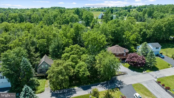 Mount Bethel, PA 18343,37 LENAPE TRL