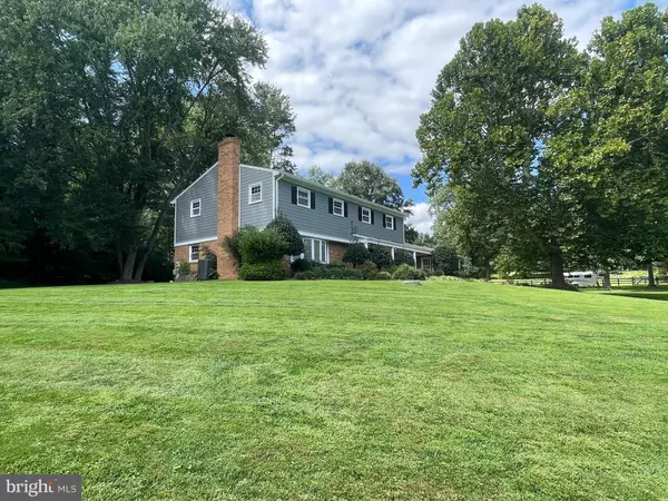 Oakton, VA 22124,3008 FOX DEN LN