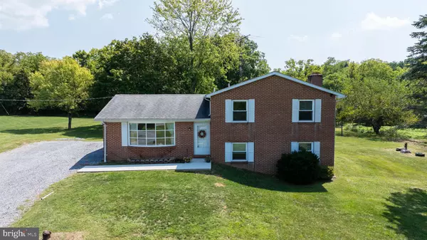 432 REGENCY DR, Falling Waters, WV 25419