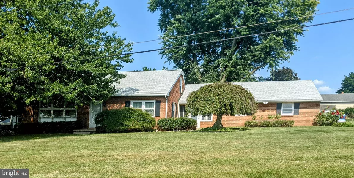 105 HARRISTOWN RD, Paradise, PA 17562