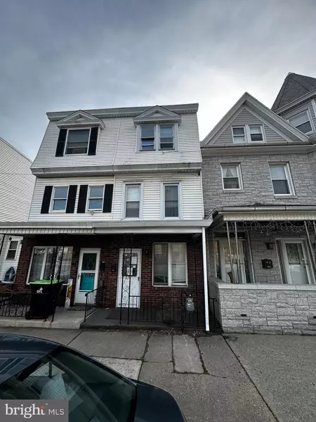 42 S MARKET ST, Mount Carmel, PA 17851