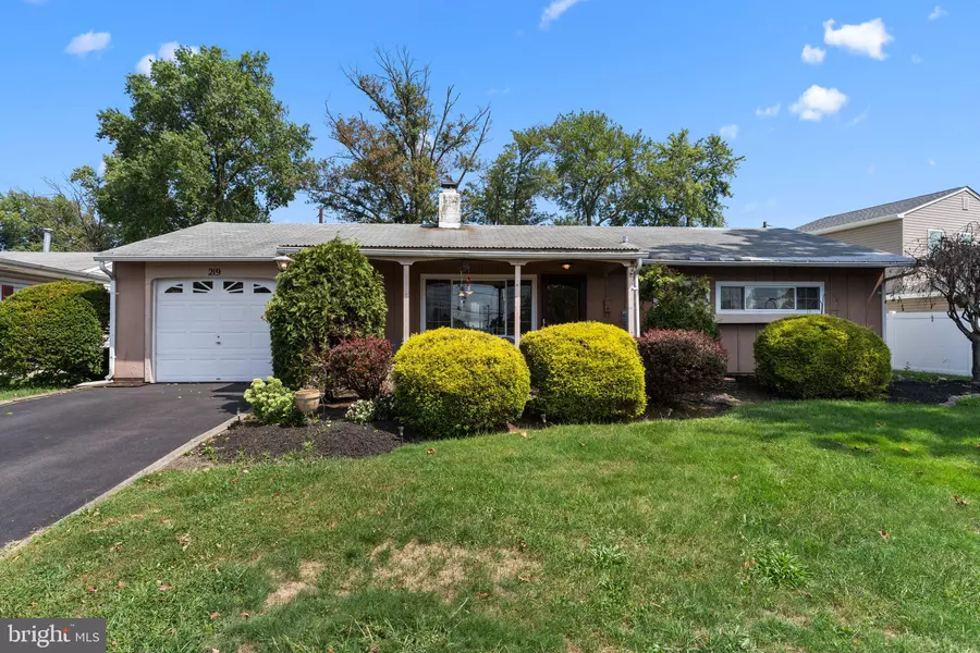 219 WILLOW DR, Levittown, PA 19054