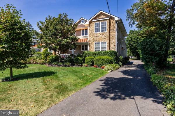 13 E CHESTNUT AVE, Merchantville, NJ 08109