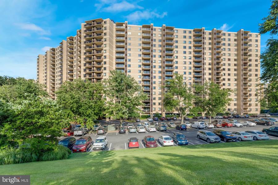 307 YOAKUM PKWY #1020, Alexandria, VA 22304