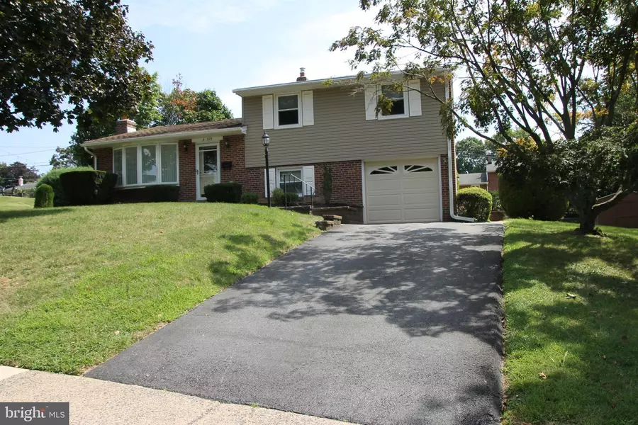 319 S BOBBIN MILL LN, Broomall, PA 19008