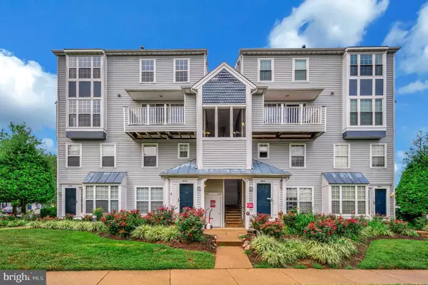 3814-#303 CLORE PL #303, Woodbridge, VA 22192