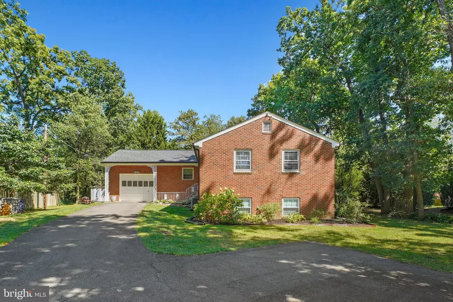 5919 OLD ROLLING RD, Alexandria, VA 22310