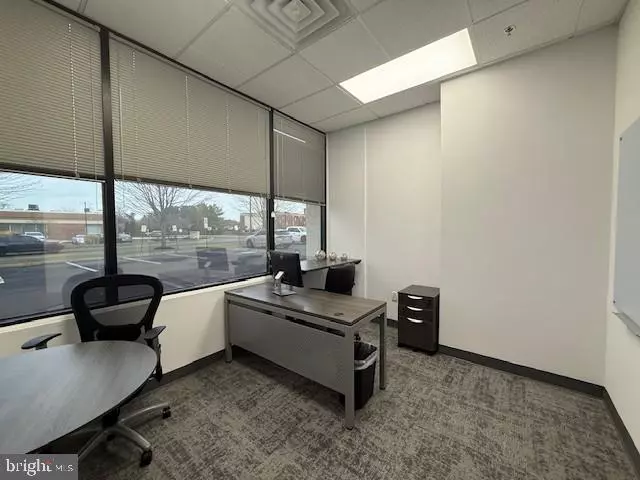 12 PENNS TRL, Newtown, PA 18940