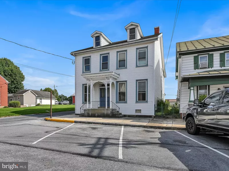 18 E MARKET ST, Jonestown, PA 17038