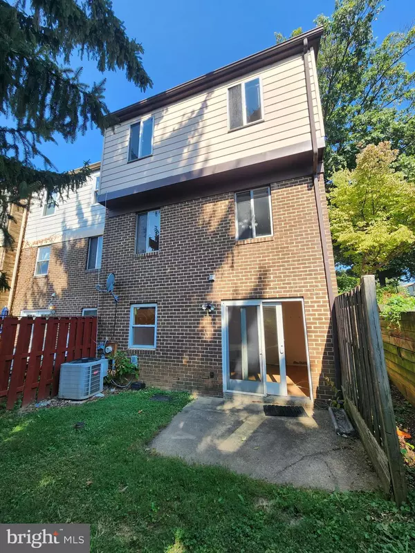 Gaithersburg, MD 20878,926 W SIDE DR #16