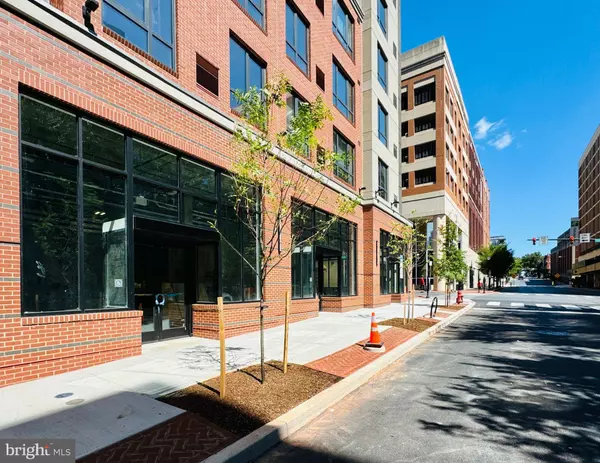 Lancaster, PA 17603,1 W CHESTNUT