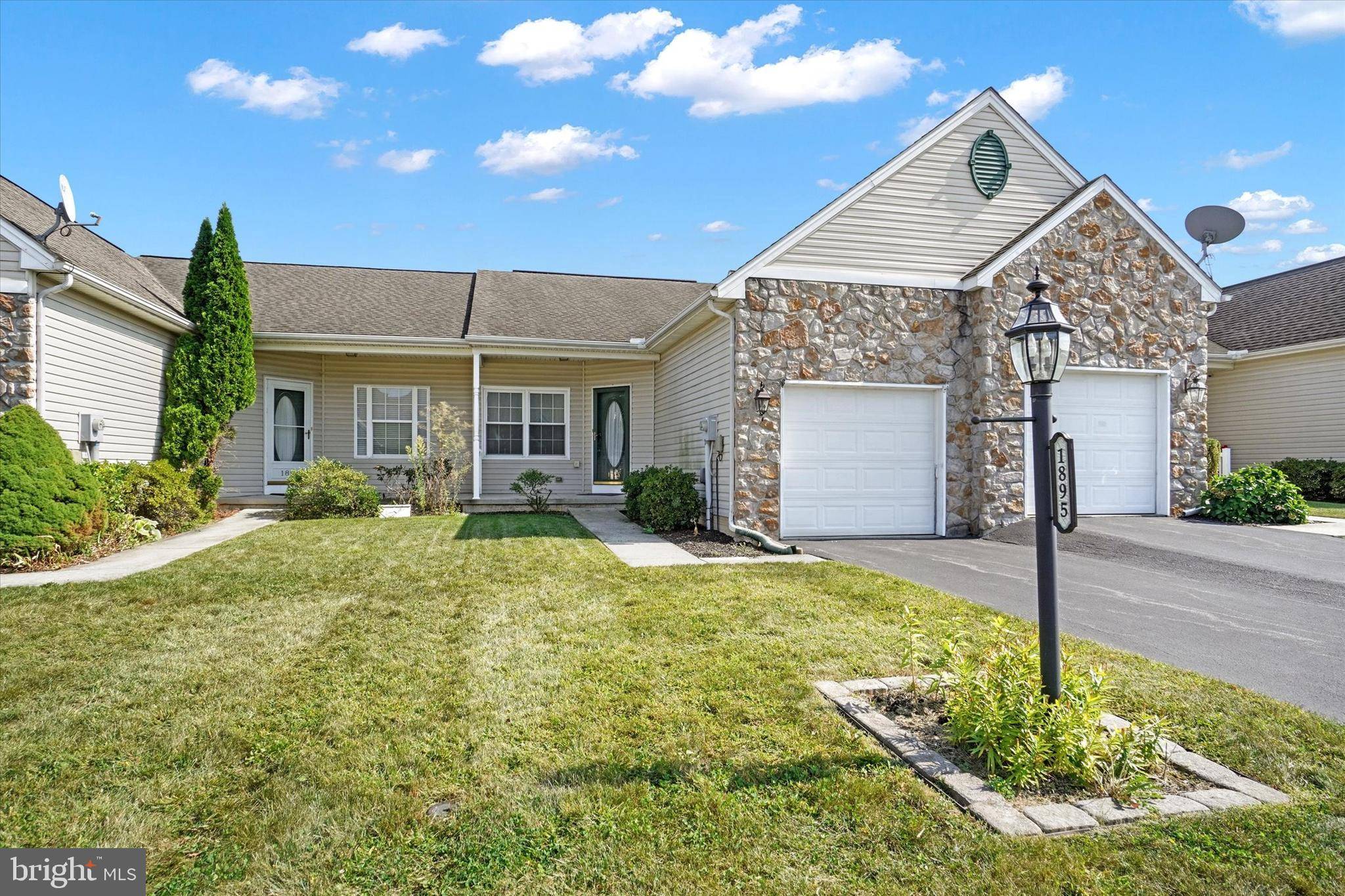 1895 DEERFIELD DR, Dover, PA 17315