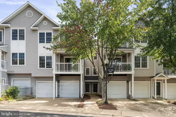 12815 FAIR BRIAR LN #12815, Fairfax, VA 22033