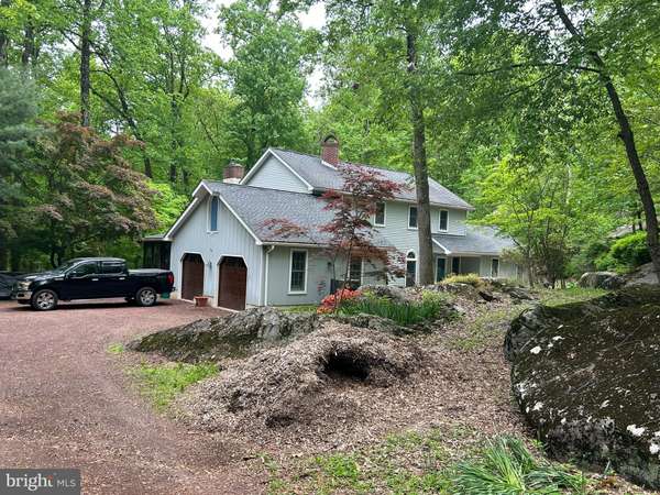 1030 INDIAN ROCK RD, Green Lane, PA 18054