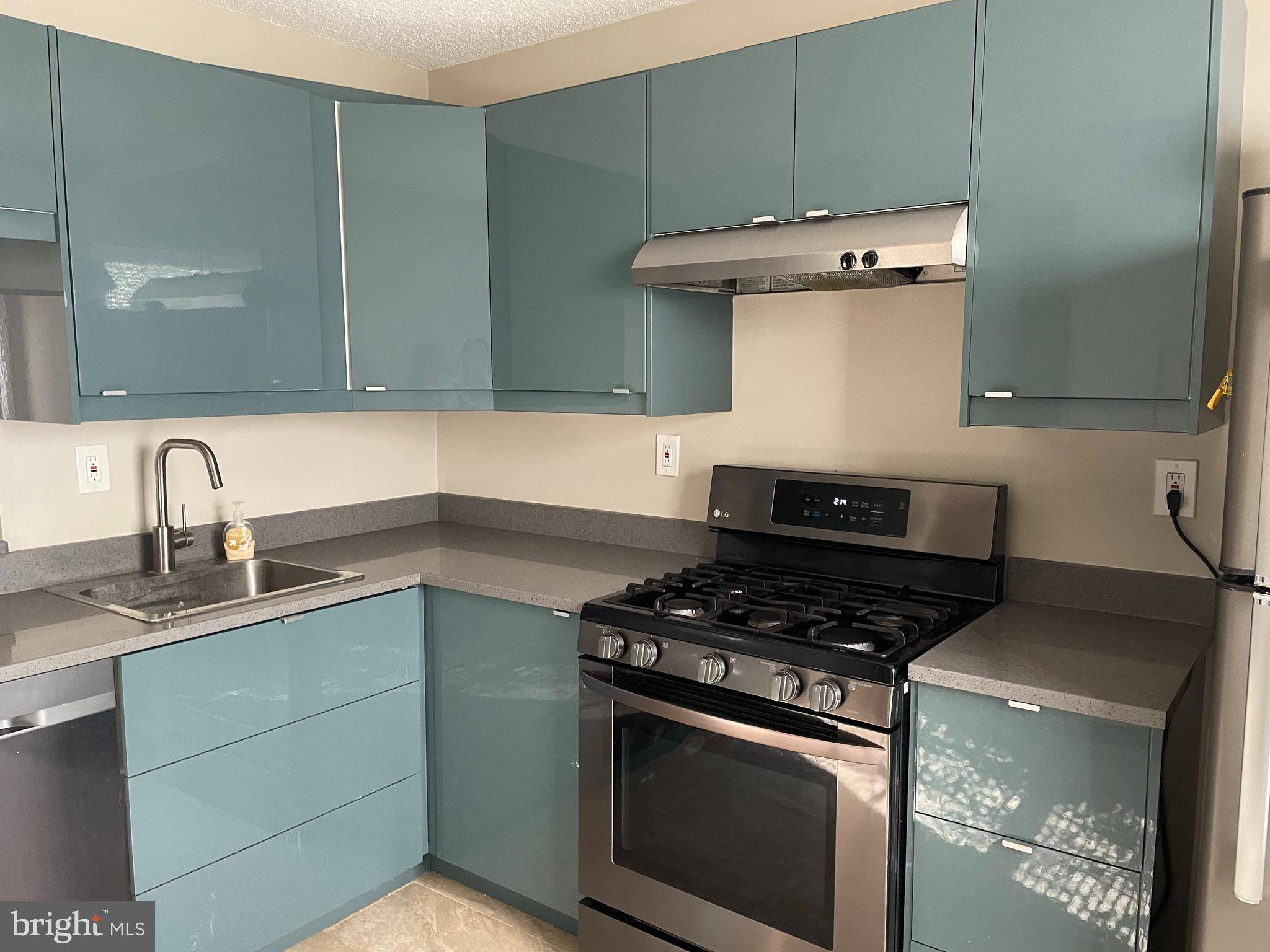 Lawrence Township, NJ 08648,6 HARRIS CT