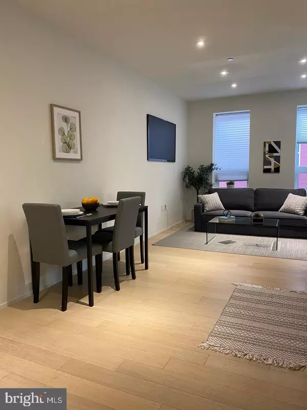 Washington, DC 20009,2422 17TH ST NW #207