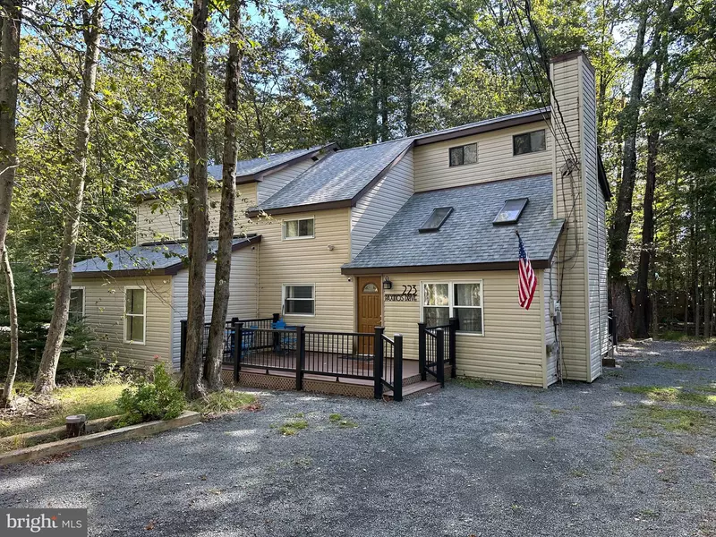 223 PAXINOS DR, Pocono Lake, PA 18347