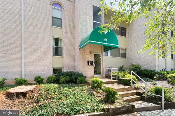 29 CANTERBURY SQ #101, Alexandria, VA 22304