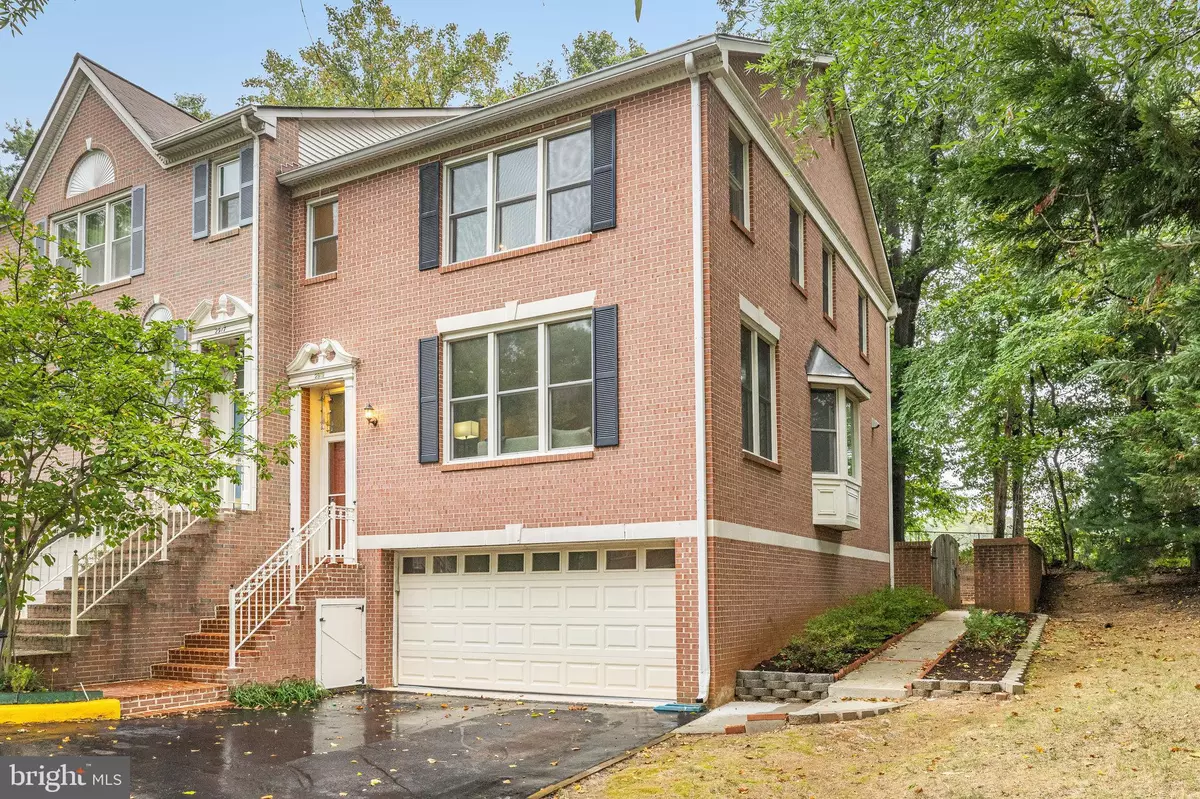 Vienna, VA 22181,2919 OAKTON CREST PL