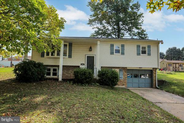 304 SUNSET DR, New Cumberland, PA 17070