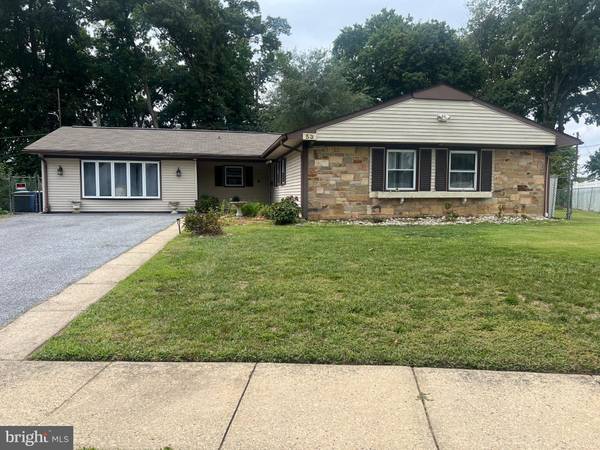 53 GLOVER LN, Willingboro, NJ 08046