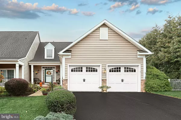 Seven Valleys, PA 17360,852 COUGAR POINTE CIR