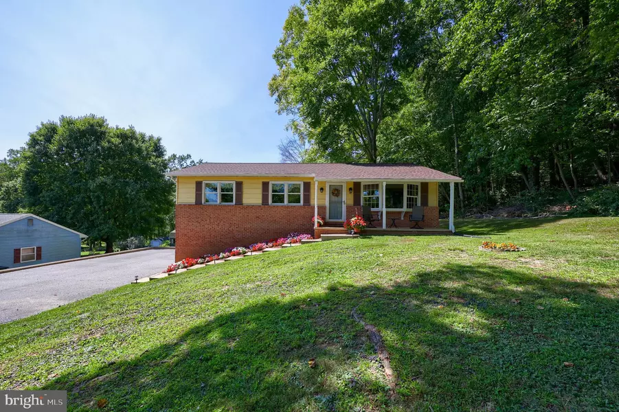 24 DEBBIE LN, Pequea, PA 17565