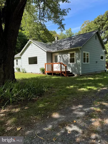 9173 S FORK RD, Moorefield, WV 26836