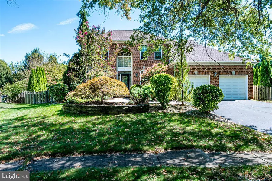 5 NEW CASTLE CT, East Windsor, NJ 08520