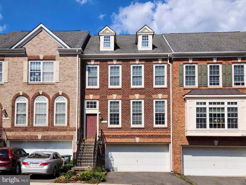 12158 CALDICOT LN, Fairfax, VA 22030