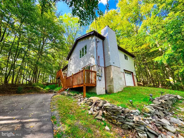 Bushkill, PA 18324,303 OTTER CT