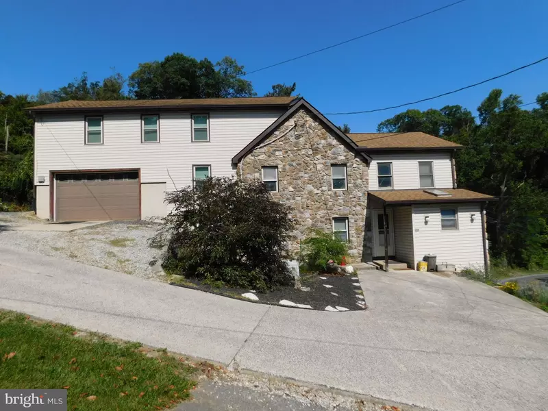 15183 CHARMIAN RD, Blue Ridge Summit, PA 17214