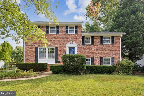 9905 FERNWOOD RD, Bethesda, MD 20817