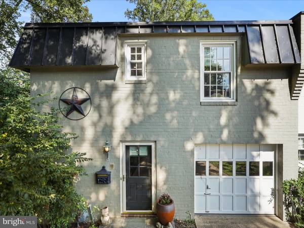 212 GARDEN CT,  Falls Church,  VA 22046