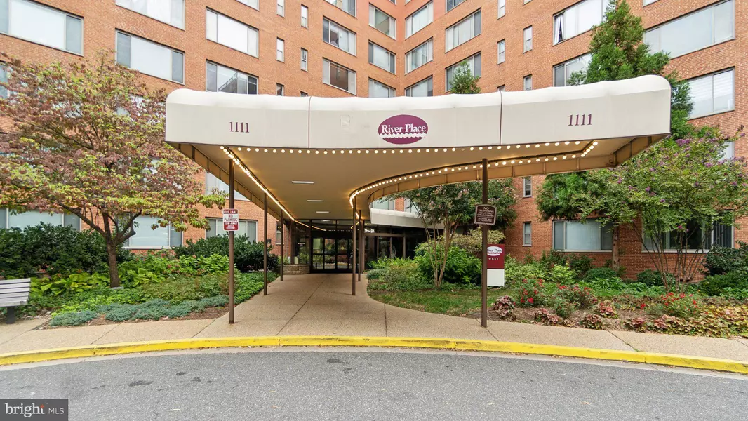 1111 ARLINGTON BLVD #1005, Arlington, VA 22209