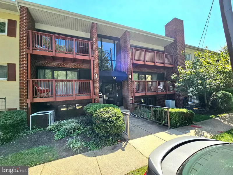 51 SKYHILL RD #304, Alexandria, VA 22314