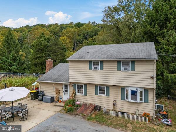 90 WOODSIDE LN, Boyertown, PA 19512