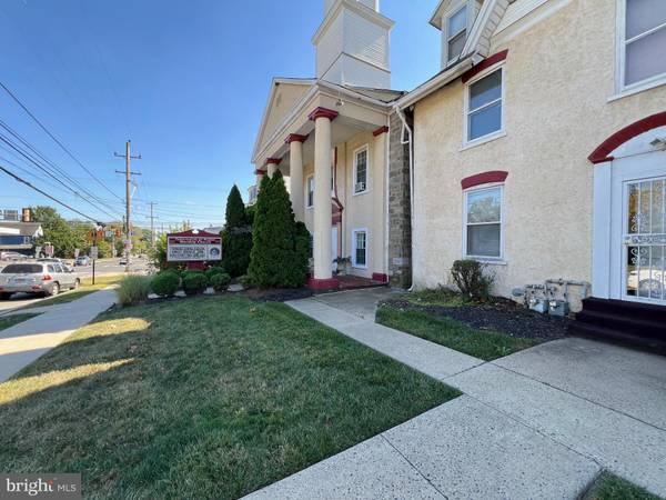 Chester, PA 19013,910 HIGHLAND AVE