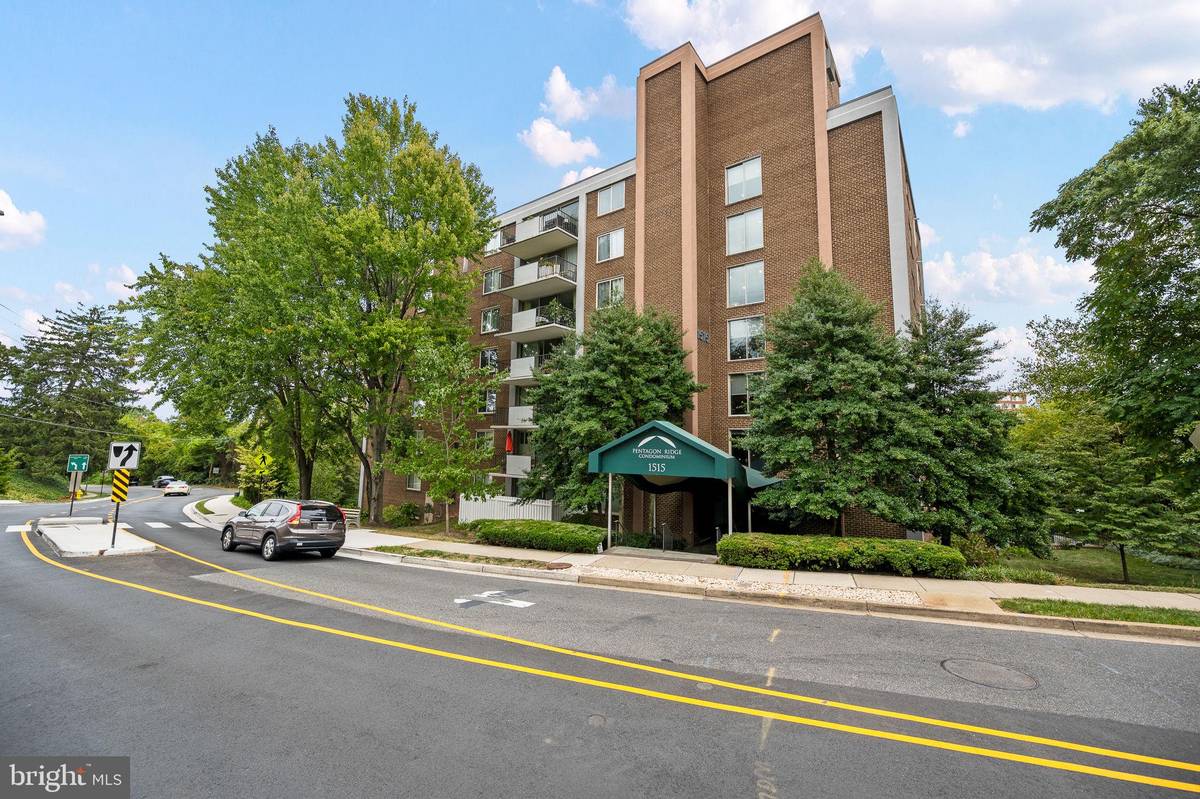 Arlington, VA 22202,1515 S ARLINGTON RIDGE RD #303