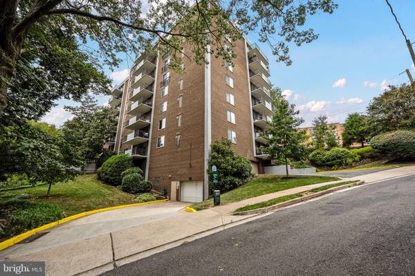 Arlington, VA 22202,1515 S ARLINGTON RIDGE RD #303