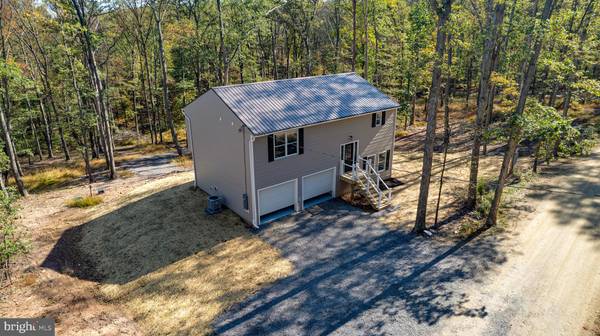 Hedgesville, WV 25427,516 FEATHERBED LN