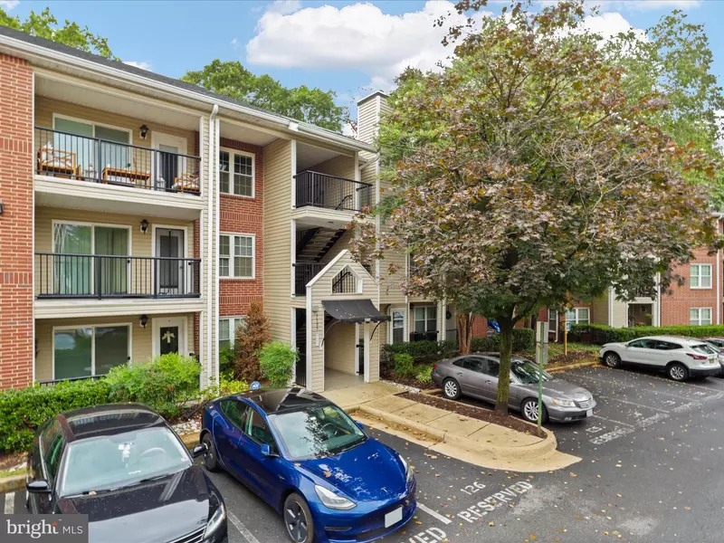 3305 WYNDHAM CIR #149, Alexandria, VA 22302