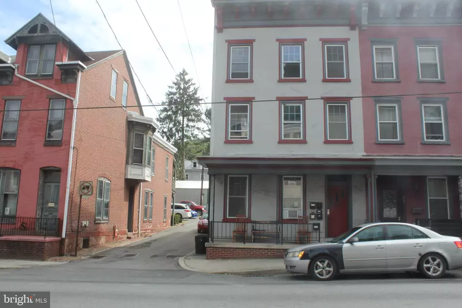 801 W MARKET ST, Pottsville, PA 17901