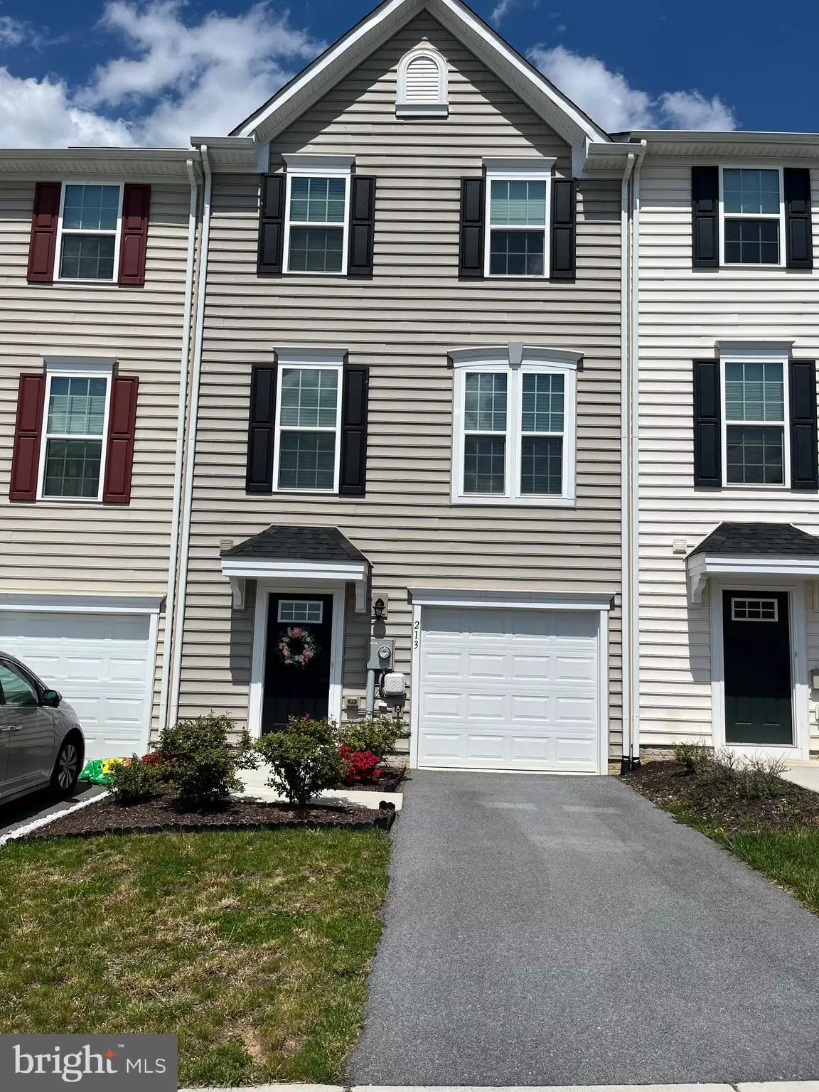 Falling Waters, WV 25419,213 MONTREAL WAY