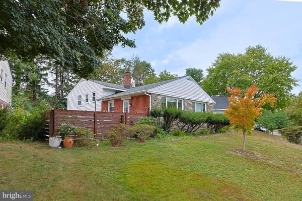 1738 GREEN VALLEY RD, Havertown, PA 19083