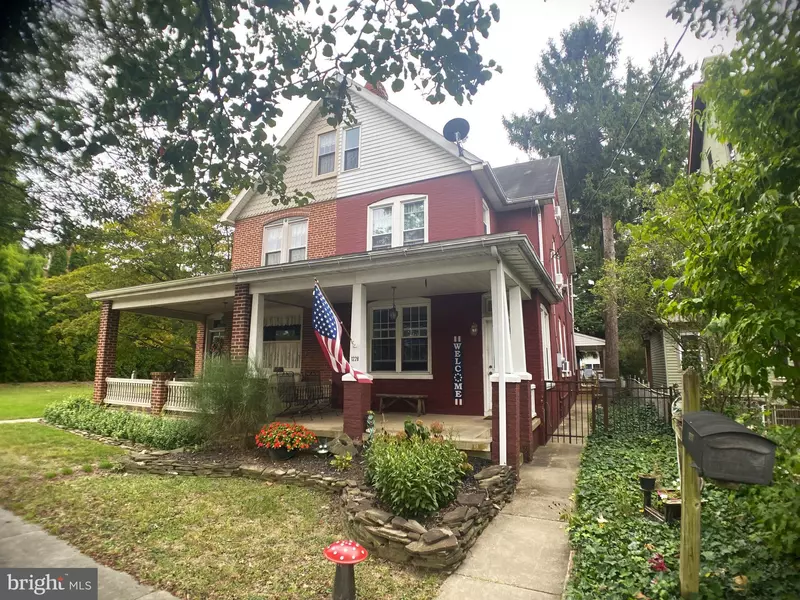 1228 MANOR ST, Columbia, PA 17512