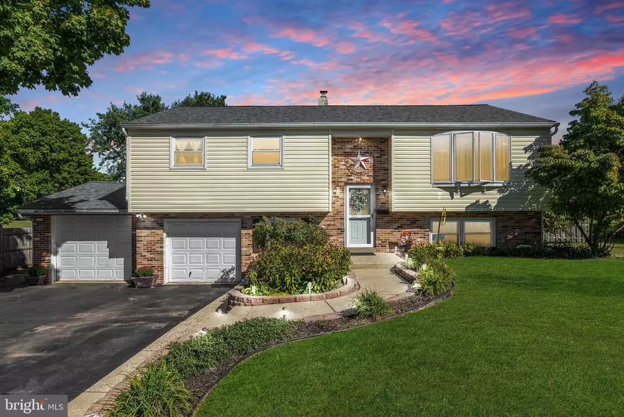 280 WINCHESTER PL, Red Hill, PA 18076