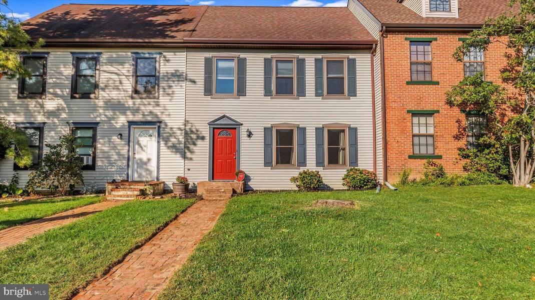 30 CARRIAGE HOUSE DR, Willow Street, PA 17584