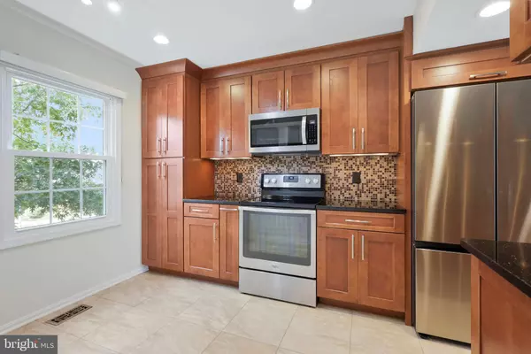 Alexandria, VA 22310,6633 DEER GAP CT